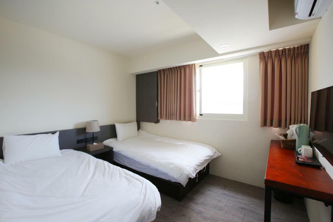 Loosha Hostel Taichung Dış mekan fotoğraf